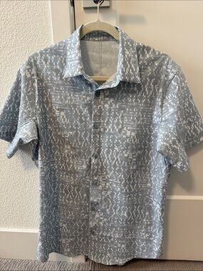 Men’s Lululemon Airing Easy Short Sleeve shirt with geometric pattern.